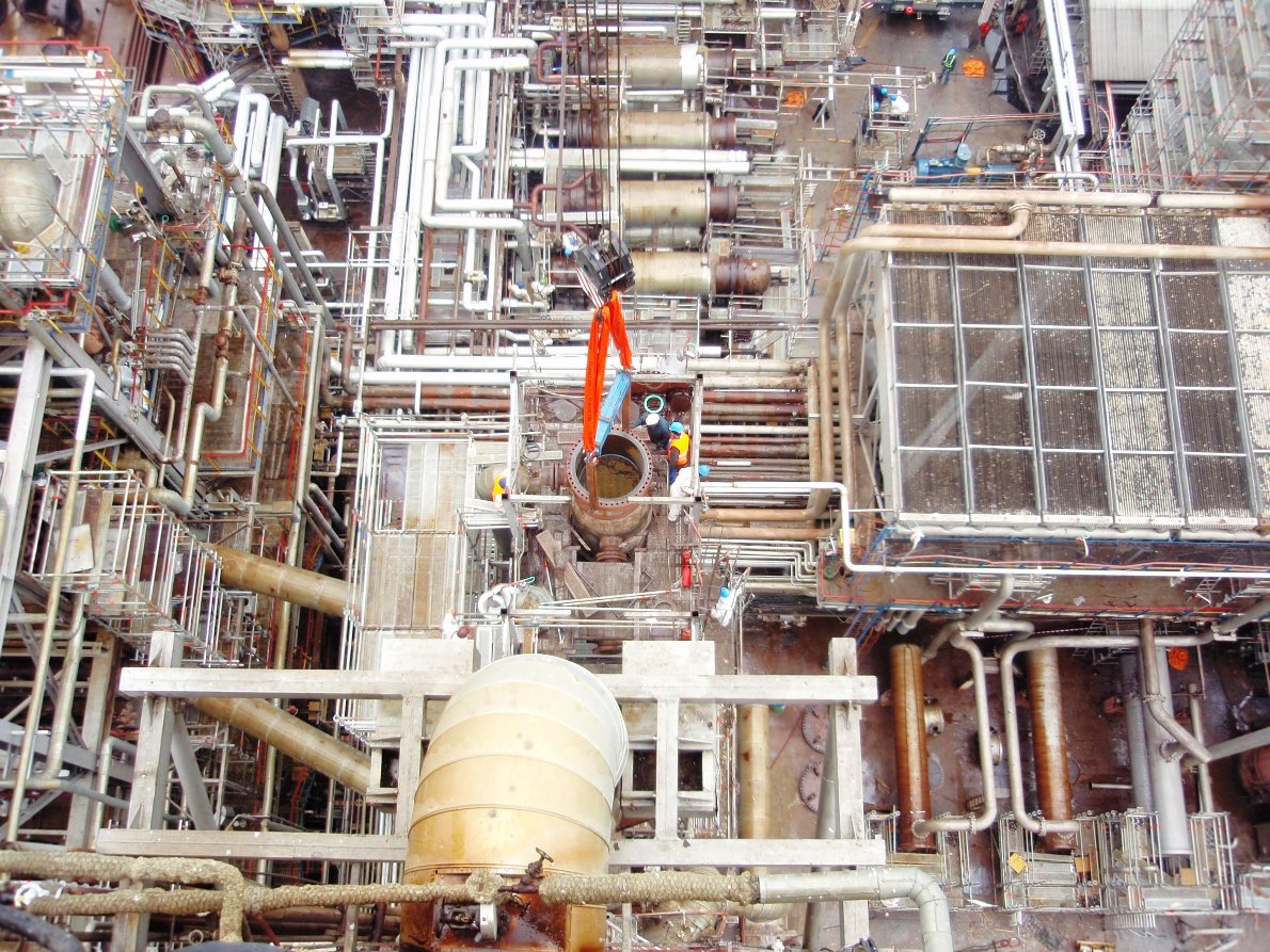 Revizii si mentenanta instalatiilor industriale din domeniul petrochimiei, chimiei si energiei